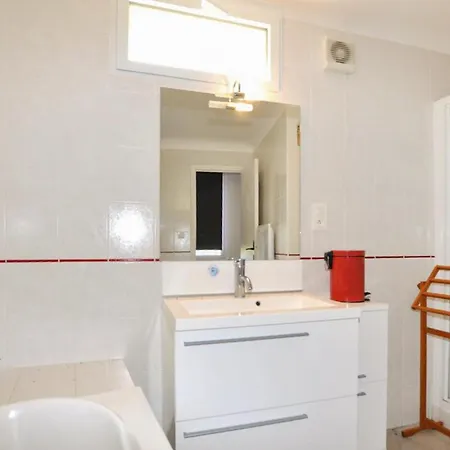 Charmante Piscine بيت للعطل